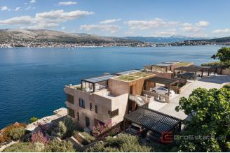 017 2035 274 Ciovo Luxury duplex apartment in the first row to the sea for sale