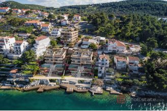 017 2035 274 Ciovo Luxury duplex apartment in the first row to the sea for sale