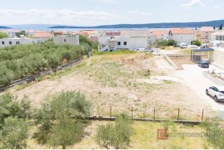 011 2041 116 Kastela Spacious plot with building permit for sale