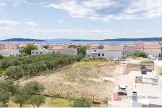 011 2041 116 Kastela Spacious plot with building permit for sale
