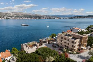 015 2035 275 Ciovo Penthouse with roof terrace in the first row to the sea for sale