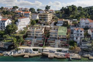 015 2035 275 Ciovo Penthouse with roof terrace in the first row to the sea for sale