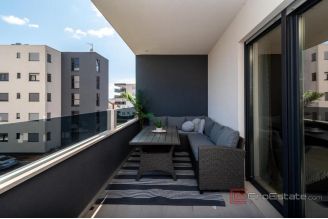 018 2035 290 Trogir Modern apartment with pool for rent