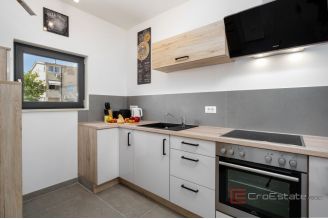 010 1014 45 Porec modern house with pool near sea for sale