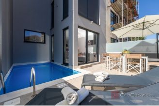 010 1014 45 Porec modern house with pool near sea for sale