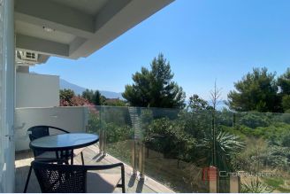 001 2052 87 Peljesac Hotel with a sea view for sale
