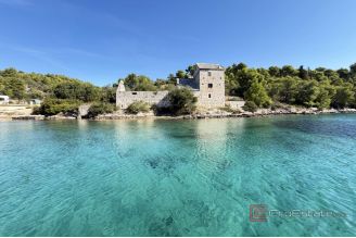 005 2011 05 island brac small castle first row to the sea for sale