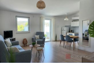 001 5436 30 Rogoznica Three bedroom apartment near the beach for sale 001 5436 30 Rogoznica Three bedroom apartment near the beach for sale