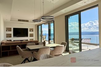 014 2029 110 Omis Villa with pool and sea view for sale