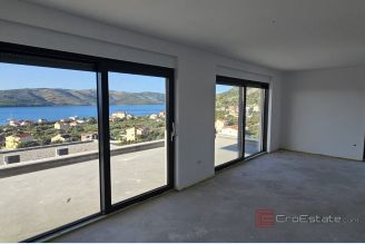 001 5439 30 Trogir Two storey house with a sea view for sale