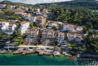 013 2035 301 Ciovo spacious three bedroom apartment close to the sea for sale