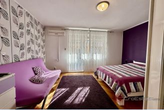 001 2049 76 Split Manus One bedroom apartment near the center for sale