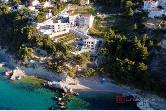 001 2048 51 Omis Apartment house in the first row to the sea for sale
