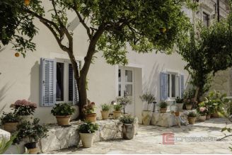023 2052 97 Peljesac house with sea views for sale