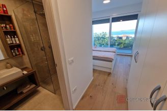 018 1021 45 Krk Penthouse apartment with sea view and pool for sale
