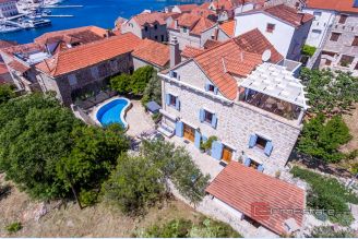 01 2013 182 Brac stone villa swimming pool for sale