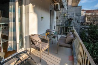 016 2048 53 Split Two bedroom apartment with garage and garden for sale
