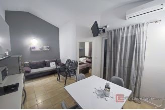 020 2021 425 rogoznica apartment house with swimming pool for sale