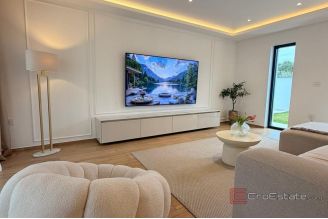 011 2058 02 Pula Luxury villa with pool for sale