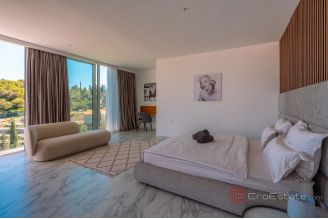 020 5468 30 Korcula Luxury villa with infinity pool and open views for sale