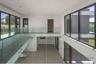 018 2053 39 near pula modern villa with pool for sale