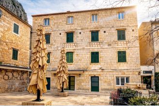 001 2052 107 omis stone house in center for sale