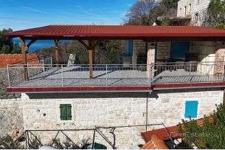 001 2052 108 Omis Stone house for sale