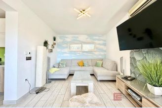 001 2035 349 Ciovo modern two bedroom apartment with pool for sale