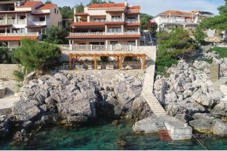 003 2052 118 Korcula first line seafront villa for sale1