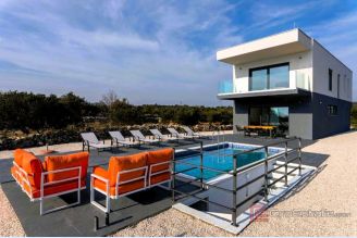001 2044 84 Marina villa with heated pool and sea view for sale