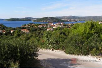 001 5514 30 Rogoznica Agricultural land near the sea for sale