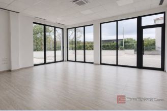 001 2031 258 Ciovo Commercial space in a busy location for rent