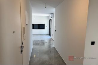 010 2058 05 Sibenik Modern apartment with terrace for sale