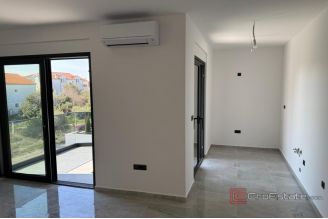 010 2058 05 Sibenik Modern apartment with terrace for sale