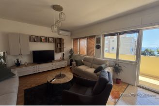 013 5522 30 Two bedroom apartment with a sea view for rent