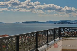 020 2056 16 Split Area Luxury apartment in a villa with private pool for sale