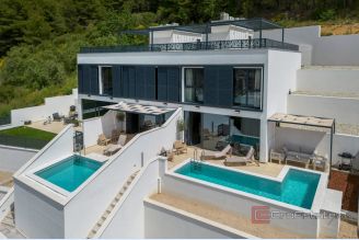 001 2056 17 Split area luxury apartment with private pool for rent