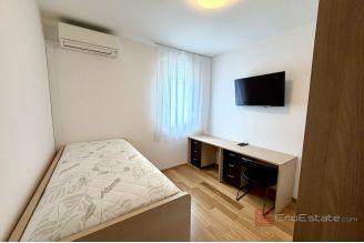007 2049 102 Split Trstenik Two bedroom apartment in a great location for rent