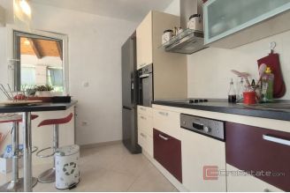 020 2047 138 Solta Detached house with garden and a sea view for sale