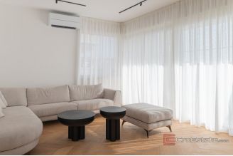 016 2035 389 Ciovo Luxury three bedroom apartment sale