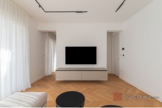 016 2035 389 Ciovo Luxury three bedroom apartment sale