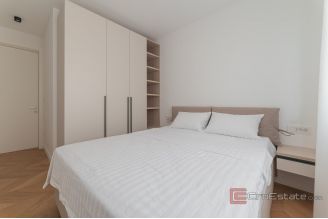 016 2035 389 Ciovo Luxury three bedroom apartment sale