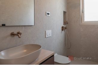 016 2035 389 Ciovo Luxury three bedroom apartment sale