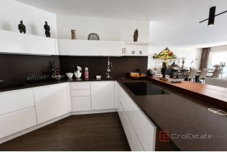 016 2061 15 Omis modern three bedroom apartment with sea view for sale