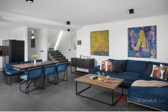 019 1021 62 Porec villa with pool and tennis court for sale