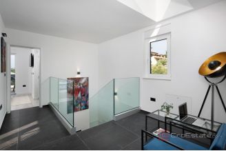 019 1021 62 Porec villa with pool and tennis court for sale