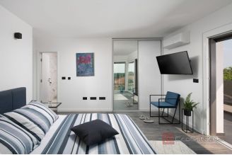 019 1021 62 Porec villa with pool and tennis court for sale