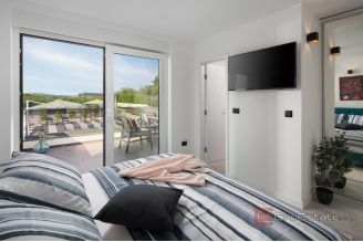 019 1021 62 Porec villa with pool and tennis court for sale
