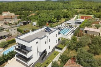 019 1021 62 Porec villa with pool and tennis court for sale
