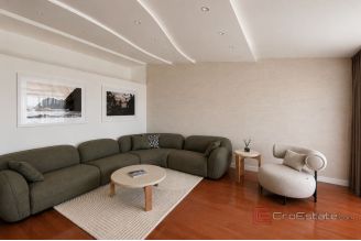 016 2044 89 Split Meje apartment in a prestigious seafront location for rent